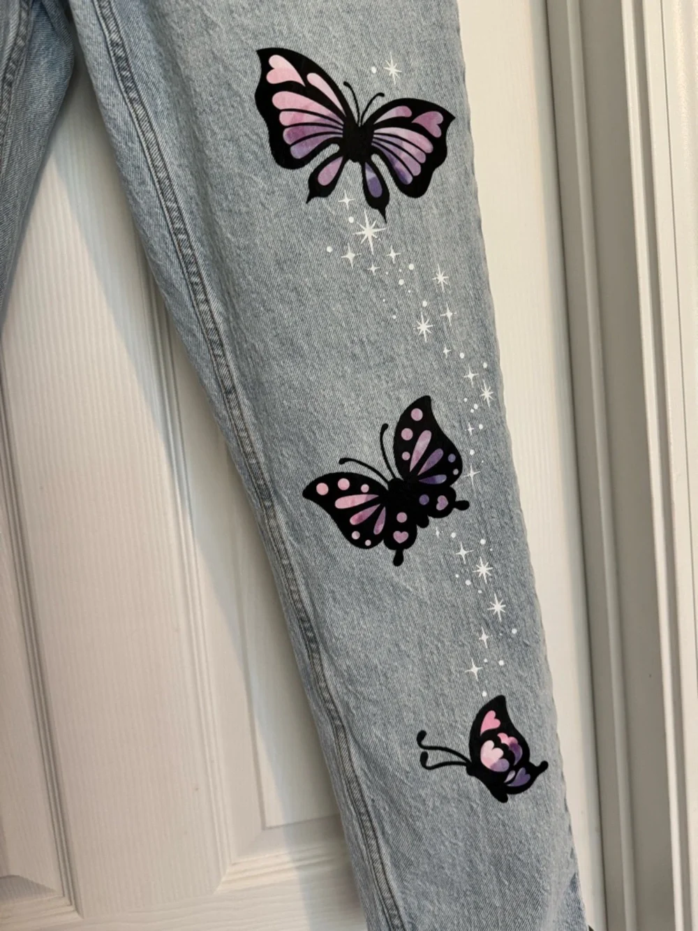 Kuromi Lightweight Blue Women's Jeans with Purple Butterfly Embellishments - Picture 7 of 12